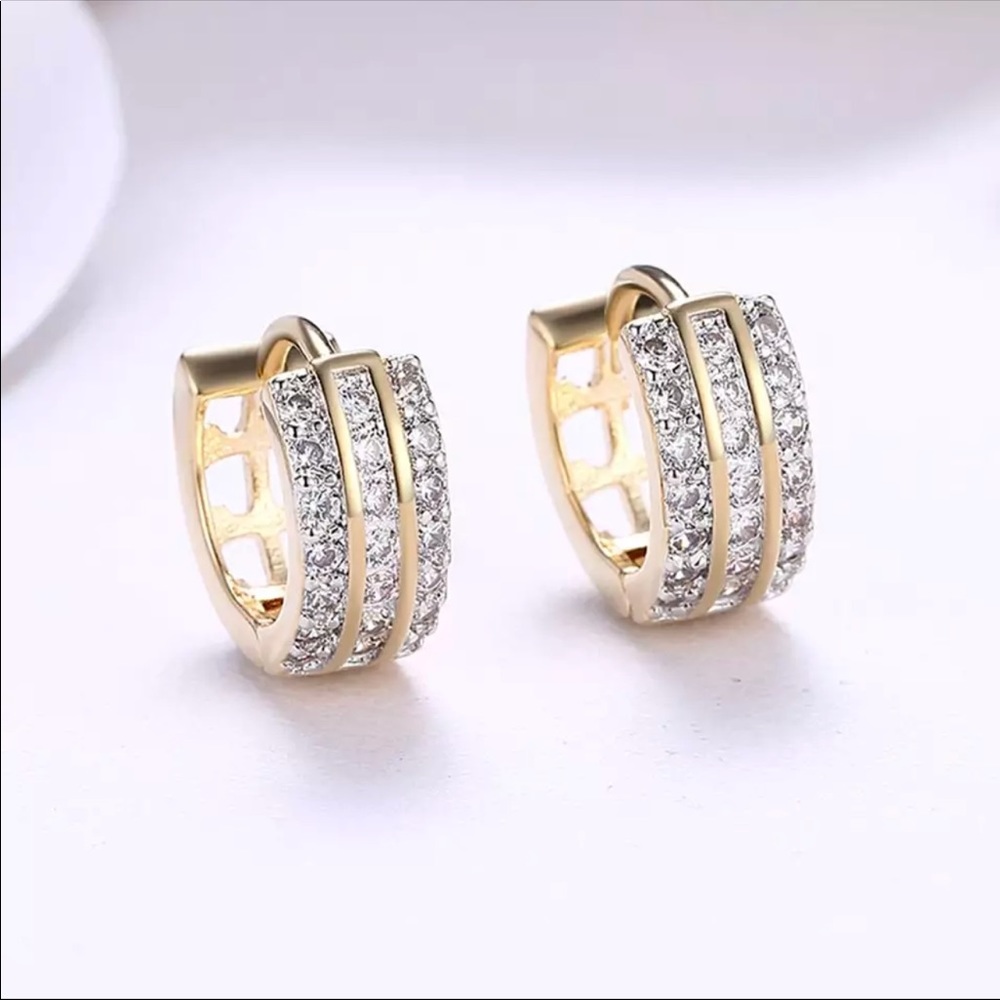 New 18K Gold Plated Round Hoop Earrings - Picture 4 of 5